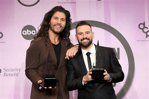 Dan Shay Singer Shocks Fans With Shirtless Transformation Photo