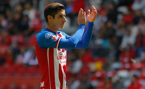 Chivas Isaac Brizuela Busca En Redes A Pequeño Aficionado Para