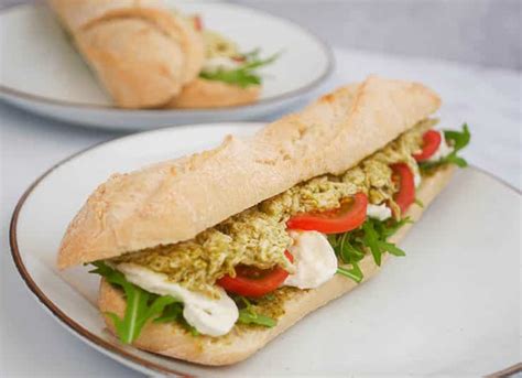 Broodje Kip Pesto Met Mozzarella En Tomaat Foodaholicnl