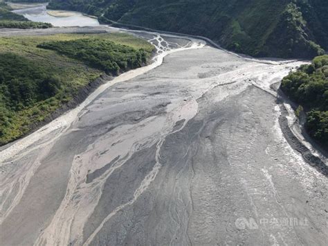 明霸克露橋便道又遭沖毀200公尺 高雄桃源3里384人受困 地方 重點新聞 中央社 Cna