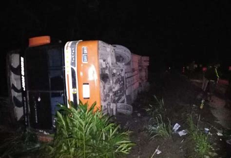 Vuelque De Bus Deja 12 Personas Heridas En Ruta Cochabamba Santa Cruz