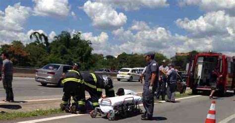 G1 Carro Capota E Deixa Dois Feridos Na Raposo Tavares Em Sorocaba