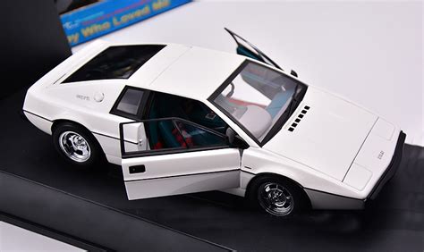 James Bond Lotus Esprit Auto Art Model Coterie Press