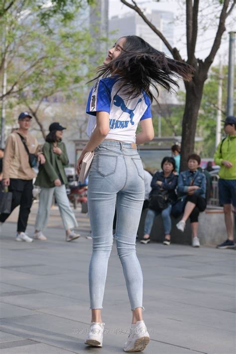 Jeans Pants에 있는 핀 몸매좋은 여자 여성 모델