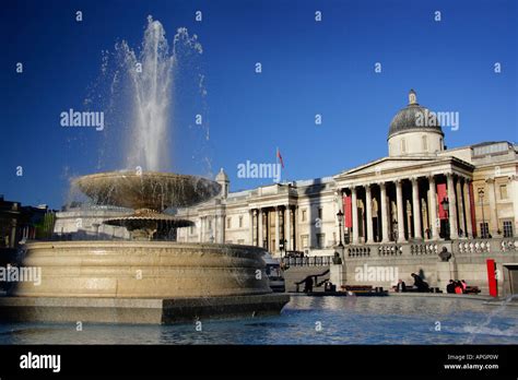 Fountain And National Gallery Trafalgar Square London Stock Photo Alamy