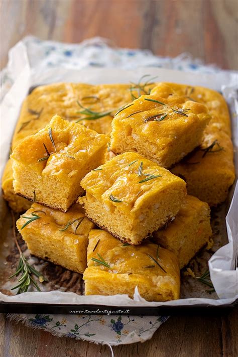 Focaccia Alla Zucca Alta Soffice E Profumata Ricetta Semplice