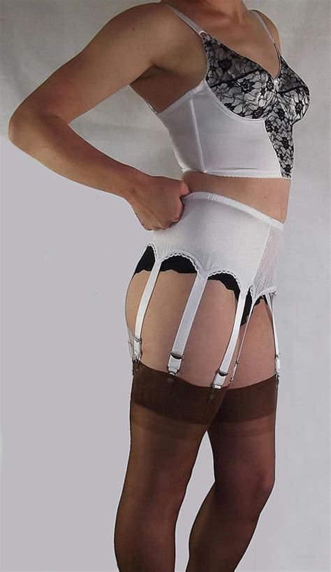 10 Strap Lace Front Suspender Belt In Black White Or Red