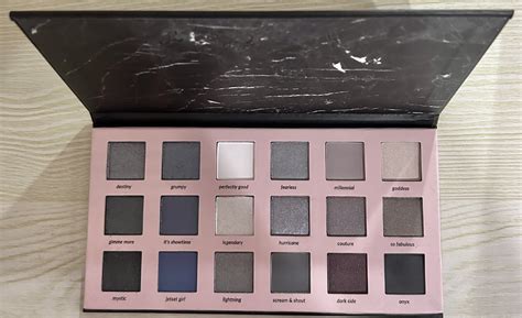 RIVAL Loves Me Smokey Shadows Eyeshadow Palette Beauty Personal