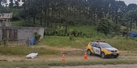 Morador Que Sa A Para Trabalhar Encontra Corpo Na Frente De Casa