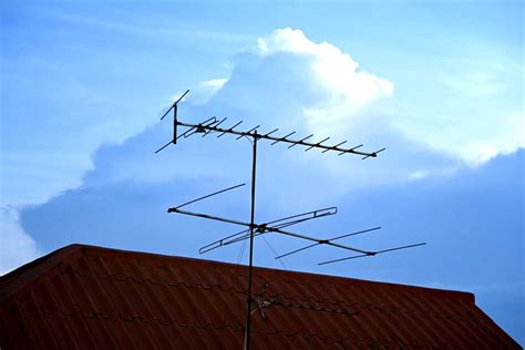 how to install tv antenna on roof