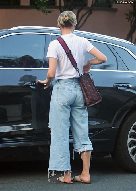 Brie Larson Ass Collecting Packages In Los Angeles California Aug 14 2020 Nudbay