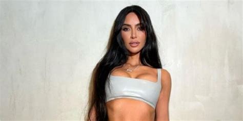 Kim Kardashian Enciende Las Redes Sociales Con Diminuto Bikini Fotos