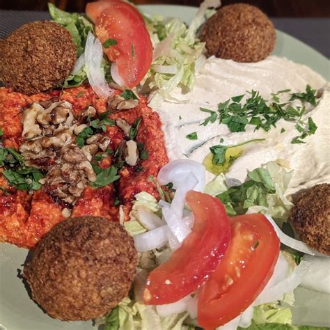 L Autentic Restaurant Libanes Barcelona Spain Combinado Con Falafel