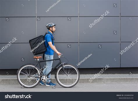 13,002 Bicycle courier Images, Stock Photos & Vectors | Shutterstock