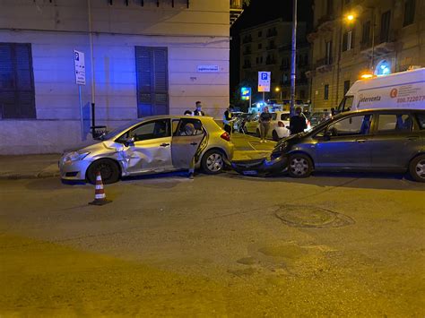 Incidente Tra Due Auto A Palermo Donna Ferita E Trasportata In