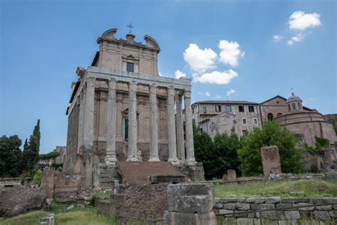 O Templo De Antoninus E De Faustina Um Templo Antigo No F Rum Romano