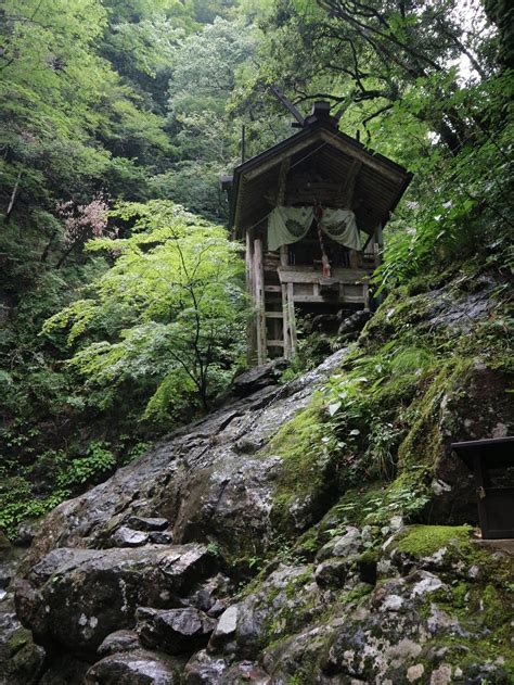 元伊勢天岩戸神社京都府大江山口内宮駅の投稿1回目。雨が降っており、より神秘的に見えるのと同時に危険 ホトカミ