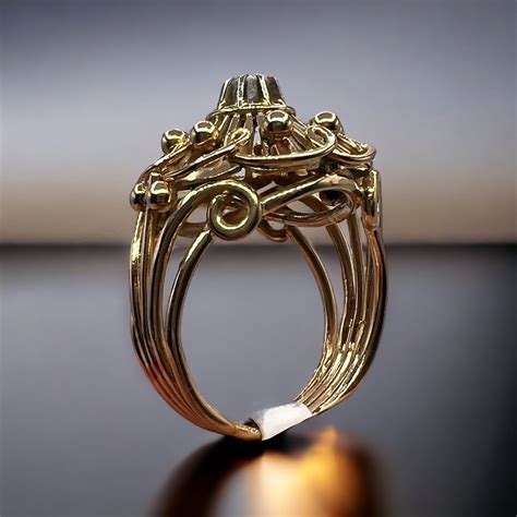 Proantic Une Bague En Or Jaune Carats Sertie D Une Pierre Blanche