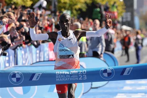 Eliud Kipchoge Wins His Fifth BMW Berlin Marathon In 2 02 42 Canadian