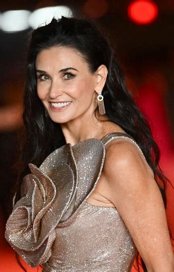 Demi Moore Hairstyles Haircuts All Time Favorites