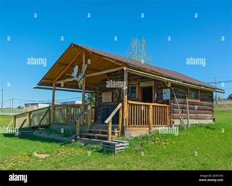 Trappers Cabin Hi Res Stock Photography And Images Alamy