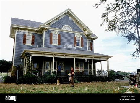 JOAQUIN PHOENIX, SIGNS, 2002 Stock Photo - Alamy