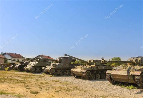 Varios tanques en exhibición en el Museo de Colecciones del Ejército de