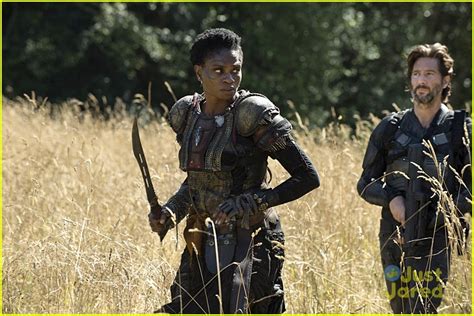 What Will Happen To Clarke On 'The 100' Tonight? Get A Sneak Peek Now ...