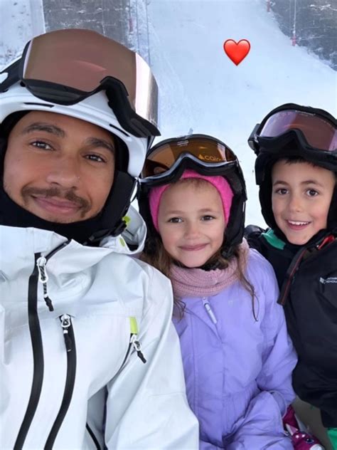 F1: Lewis Hamilton goes on ski vacation with family - AutoRacing1.com