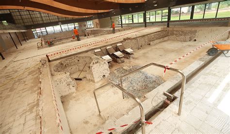 Continúan las obras de reparación de las piscinas cubiertas de Collado