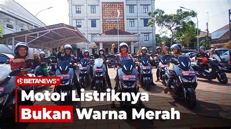 59 Lurah Dan Camat Di Solo Dapat Kendaraan Dinas Motor Listrik Warna