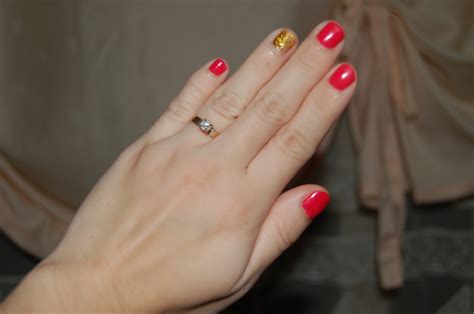 The Faysian: Gold glitter and Hot pink nails