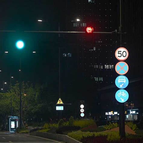 Solar Powered LED Traffic Signs Enhance Safety