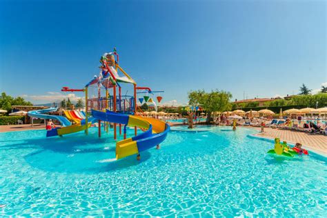 Campsites Italy | 4 and 5 stars with water park | Campings.Luxury