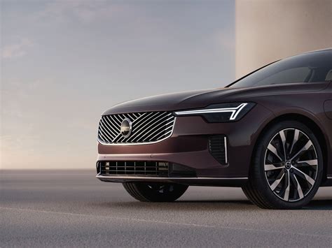 meet   volvo   finest version   luxury hybrid sedan