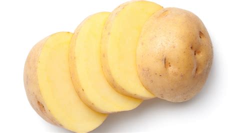 Why You Should Rinse Potatoes Before Frying