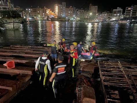 野柳漁港釣客檢掉落物落海 救起無生命跡象搶救中 社會 中時