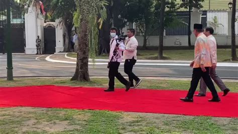 Inquirer On Twitter RT DYGalvezINQ Marcos And Anwar Walk Across