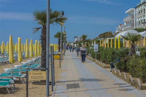 Im Urlaub In Lido Di Jesolo Auf Dem Strand Redaktionelles Foto Bild