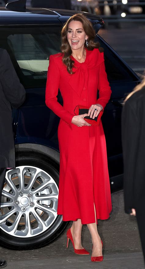 Kate Middleton Debuts a Surprise Piano Performance at Her Christmas ...