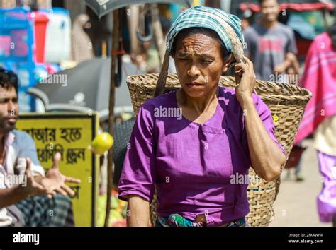 Traditional Dress Of Bangladesh Hi Res Stock Photography And Images Alamy