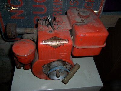 Vintage 4 Cycle Briggs Stratton Motor Old