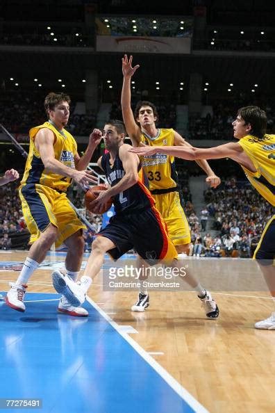 Juan Carlos Navarro Of The Memphis Grizzlies Is Driving To The Basket