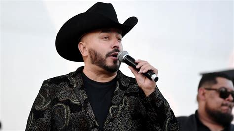 Lupillo Rivera Aclara Su Estado De Salud Luego De Desmayarse En Pleno Show En La Feria De Tultitlán