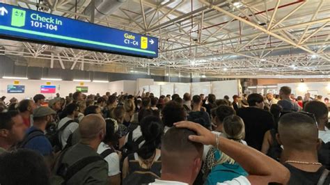 Aeroporto Di Catania Il Caos Delle Navette Questa La Normalit