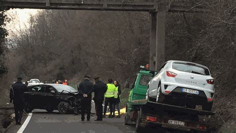 Automobilista Enne Di Cigliano Travolge E Uccide Due Cantonieri La