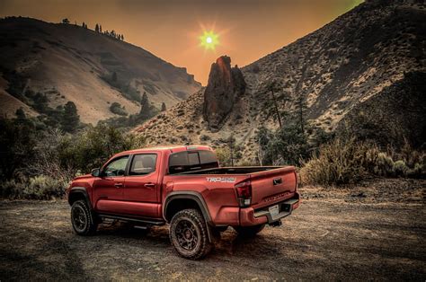 Descarga gratis Carretera montañas Toyota Tacoma Fondo de pantalla