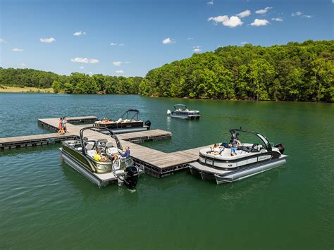 Stay up to date with our Tritoon & Pontoon boats - Manitou