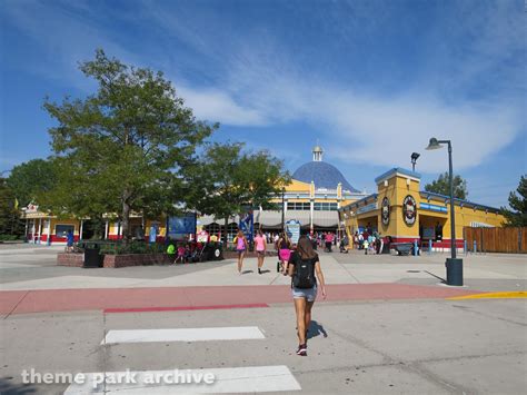 Entrance at Elitch Gardens | Theme Park Archive