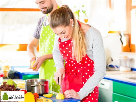 5 Ways Couples Cooking Classes Could Spice Up Your Relationship